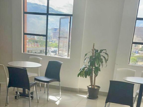 Oficina En Venta En Medellín Milla De Oro. Cod 10757