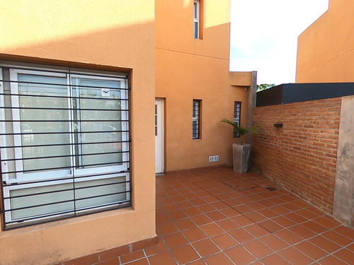 Casa Duplex Cotevi Iv , 4 Ambientes , 3 Dormitorios , Fondo Y Quincho - Ciudad Evita