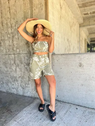 Bermuda de lino sale