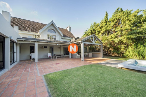 Casa En Venta, Golf, Punta Del Este, 4 Dormitorios.- Ref: 206972