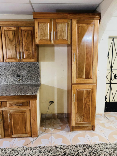 Gabinete De Madera Tratada Artesanal En Santo Domingo