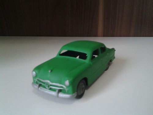 Dinky Toys - Ford Sedan