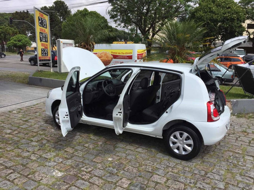 Clio Hatch 2016