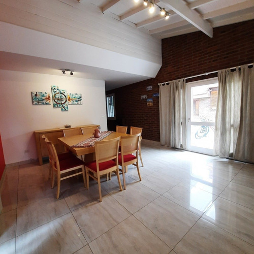 Imagen 9 de 30 de Chalet 4 Ambientes En Dos Plantas En Lo Mejor De Parque Luro