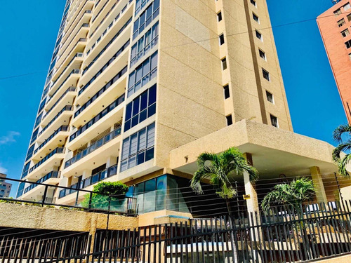 Imagen 17 de 22 de Lujoso Apartamento En Edificio Emperador Marisabel Fernández