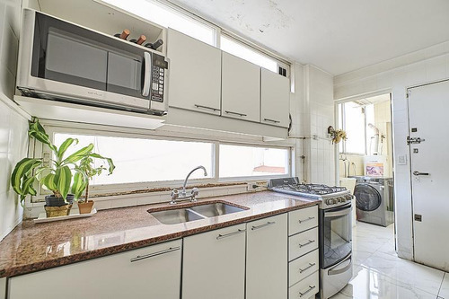 Piso De Cuatro Ambientes Con Cochera En Barrio Norte
