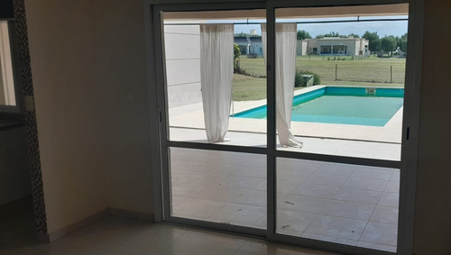 Importante Casa En La Concepción Lujan.