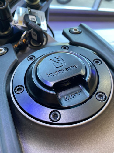 Imagen 4 de 15 de Husqvarna 200 Svartpilen | Financiacion Exclusiva