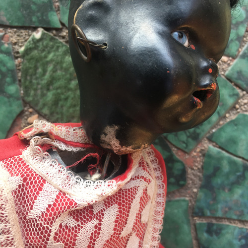 Muñeca Antigua Negra Con Vestido Rojo (Usado)