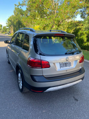 Volkswagen Suran Cross 1.6 Highline 101cv