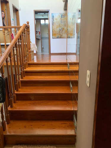 Casa En Venta De Cuatro Dormitorios En Alejandro Centeno, Zona Norte