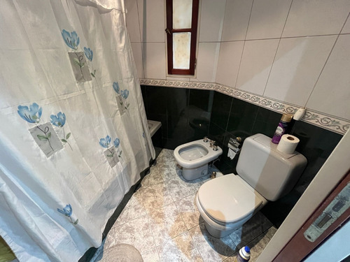 Casa De 4 Ambientes Con Garage Muy Buena Ubicación Y Excelente Estado.