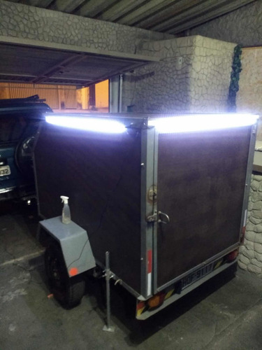 Carreta Fechada Com Luz De Led Interna E Externa