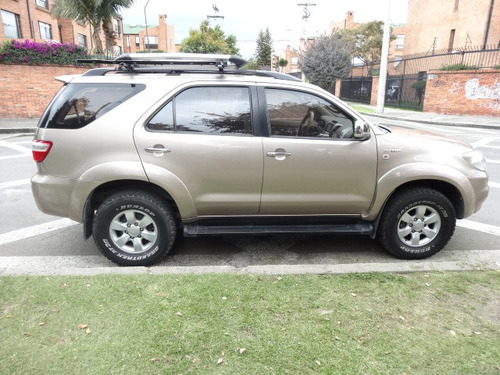 Toyota Fortuner Automatica 2012 4x2 72.500 Kilómetros