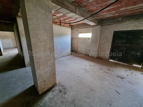 Edificio Comercial / Residencial (3 Niveles/ Obra Gris) Venta Weekend Mls-25-525