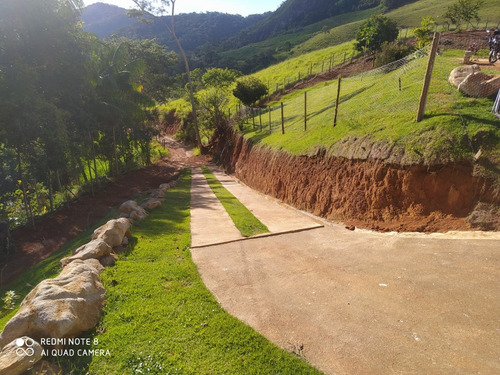 Bela Chácara Em Bom Jardim - Rj.