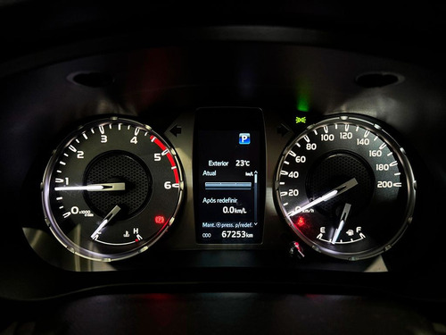 Toyota Hilux 2.8 D-4D TURBO CD SRV 4X4