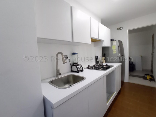 Imagen 19 de 30 de Moderno Y Remodelado Apartamento En Venta Con Conexión A Planta Electrica En El Este De Barquisimeto Lp 245899