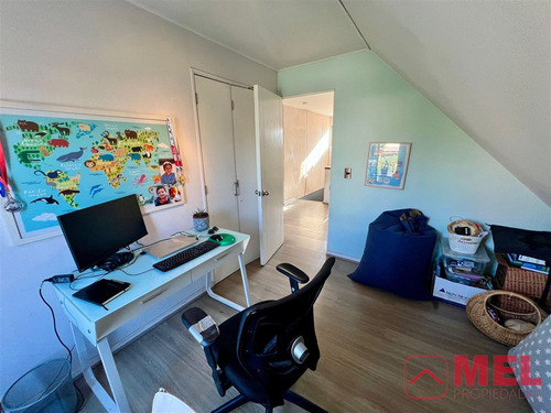 Casa En Arriendo De 4 Dorm. Mas Serv En Chicureo