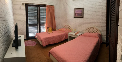 Encantadora Casa Sobre Francia A Metros Del Mar! Consulte- Ref: 2599