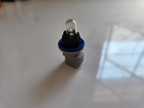 Socket Pellizco Foco Nissan Versa 20-21-2022-2023-2024 (Usado)