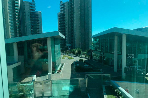 Piso Entero De 4 Dormitorios A La Venta En Torre Vip Uritorco En Altos De Villa Sol, 450 M2