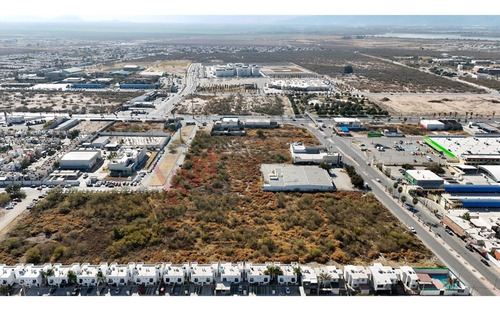 Terreno Para Desarrollar Un Concepto Residencial, Comercial O Mixto Al Oriente De La Ciudad, Vill...