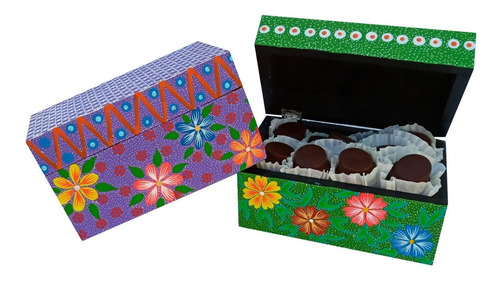 Imagen 2 de 3 de Caja De Madera Con 10 Chocolates Oaxaqueños