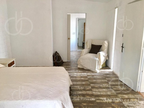 Punta Del Este, Playa Mansa , Chalet De 4 Dormitorios , 2 Suites.- Ref: 53975
