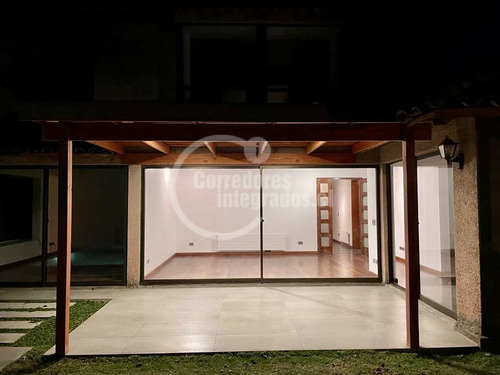 Casa En Venta De 5 Dorm. En Lo Barnechea