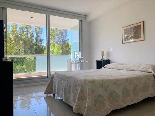 Moderno Apartamento De Dos Dormitorios En Venta - Punta Del Este-ref:4084