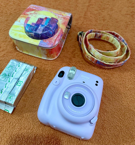 Cámara Instax Mini 11 (incluye Forro Y Cartucho De 10 Fotos)