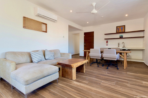 2 Casas Por El Precio De Una! Villa De 7 Recamaras Con 2 Albercas Lock-off Amueblada