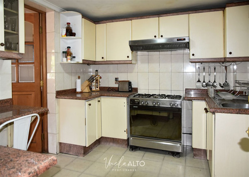 Casa En Arriendo En Ñuñoa / Pasaje Abierto
