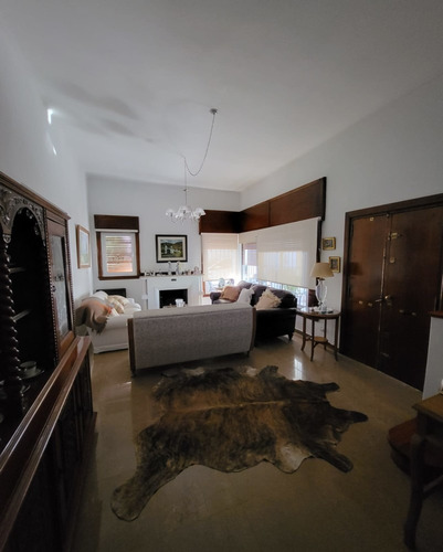 Imagen 8 de 20 de Jardin Espinosa, Casa De 4 Dormitorios En Venta, Pileta, Quincho, 4 Baños