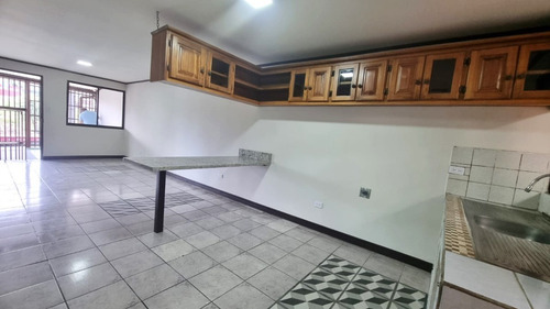 Imagen 3 de 10 de Casa Esquinera En Venta Ubicada En San Felipe, Alajuelita