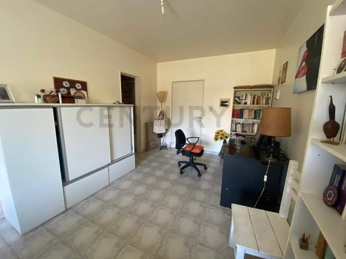 Venta De Monoambiente Con Balcón En La Boca