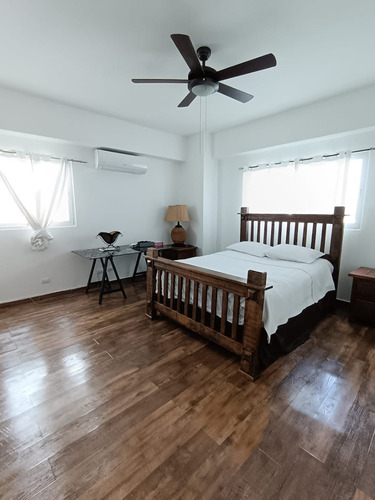 Moderno E Iluminado Apartamento De 231.83 Mt2, Finamente Amueblado.