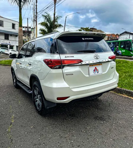 Toyota Fortuner 2.7l Mid
