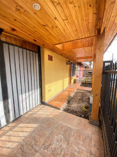 Oportunidad De Invercion, Casa Ubicada En Bombero Garrido.