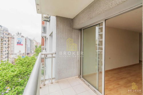 Venta De Apartamento 2 Dormitorios Y 1 Baño Y Garage - Tres Cruces. Montevideo Uruguay.