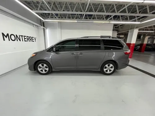 Toyota Sienna 3.5 Le At