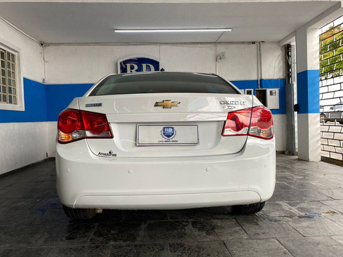 Imagem 9 de 15 de Chevrolet Cruze 1.8 Lt Sedan Manual 2014 Branco