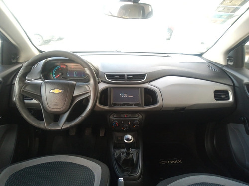 Imagen 10 de 17 de Chevrolet Onix 5p 1,4 Lt Cc
