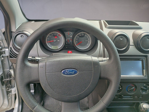 Ford Fiesta 1.0 ROCAM SE PLUS 8V FLEX 4P MANUAL