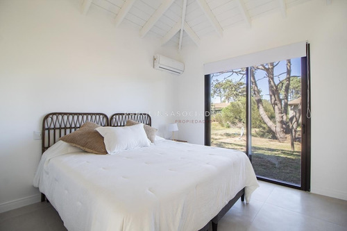 Casa 4 Dormitorios En Pinar Del Faro, José Ignacio- Ref: 2646