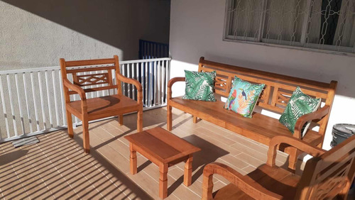 Kit Três Poltronas 5 Lugares + Mesinha De Centro Estilosa Cor Marrom Desenho Do Tecido Não Tem