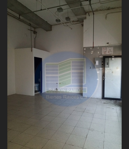 Se Alquila Local Comercial En El Multicentro Maiquetía.