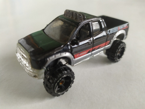 Hot Wheels Toyota Tundrá 2011 Negro Llamas