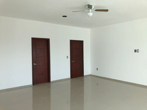 Imagen 10 de 20 de Hermosa Residencia Estilo Minimalista
